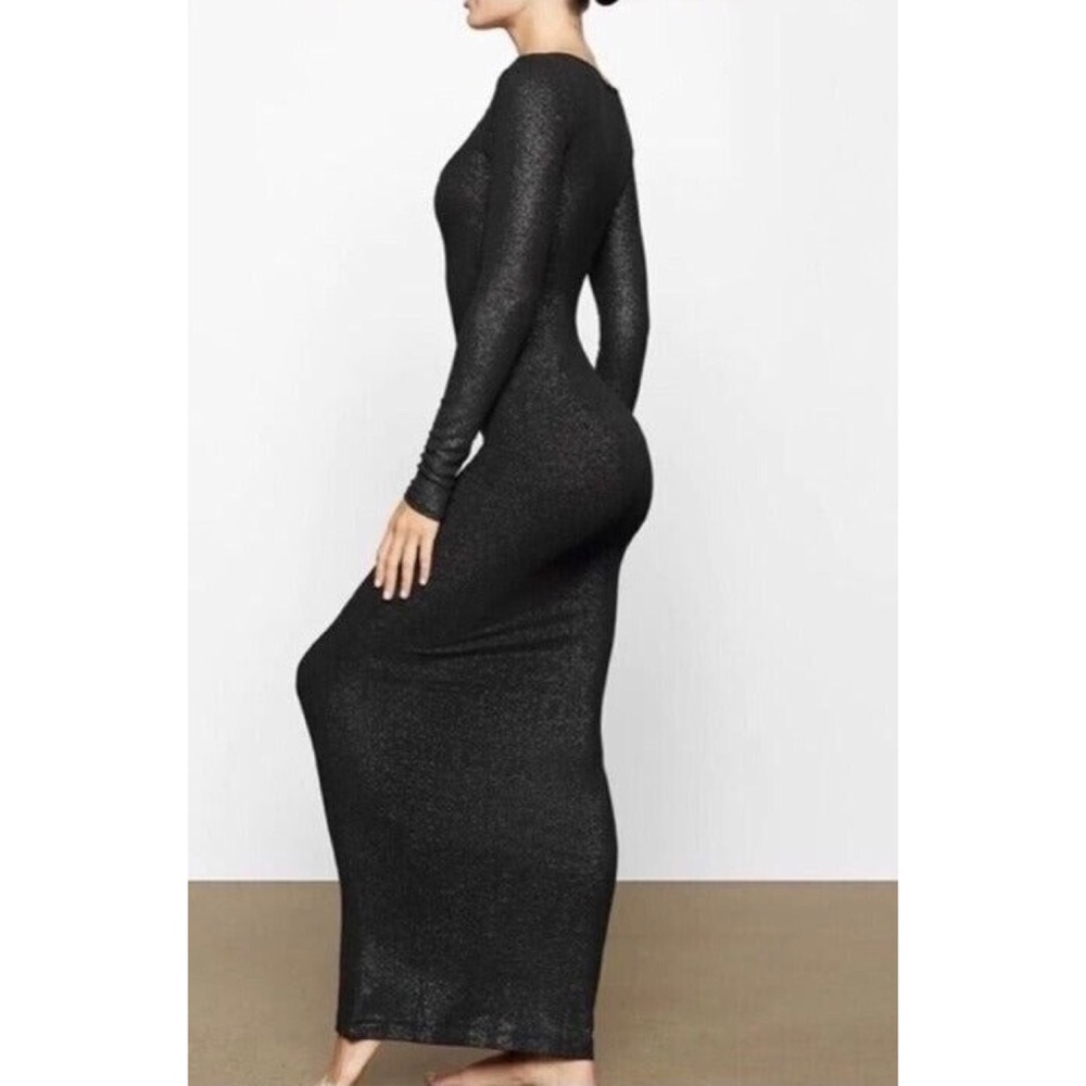 SOLD!!! SKIMS Soft Lounge Shimmer Long Sleeve Maxi Dress
Size Small